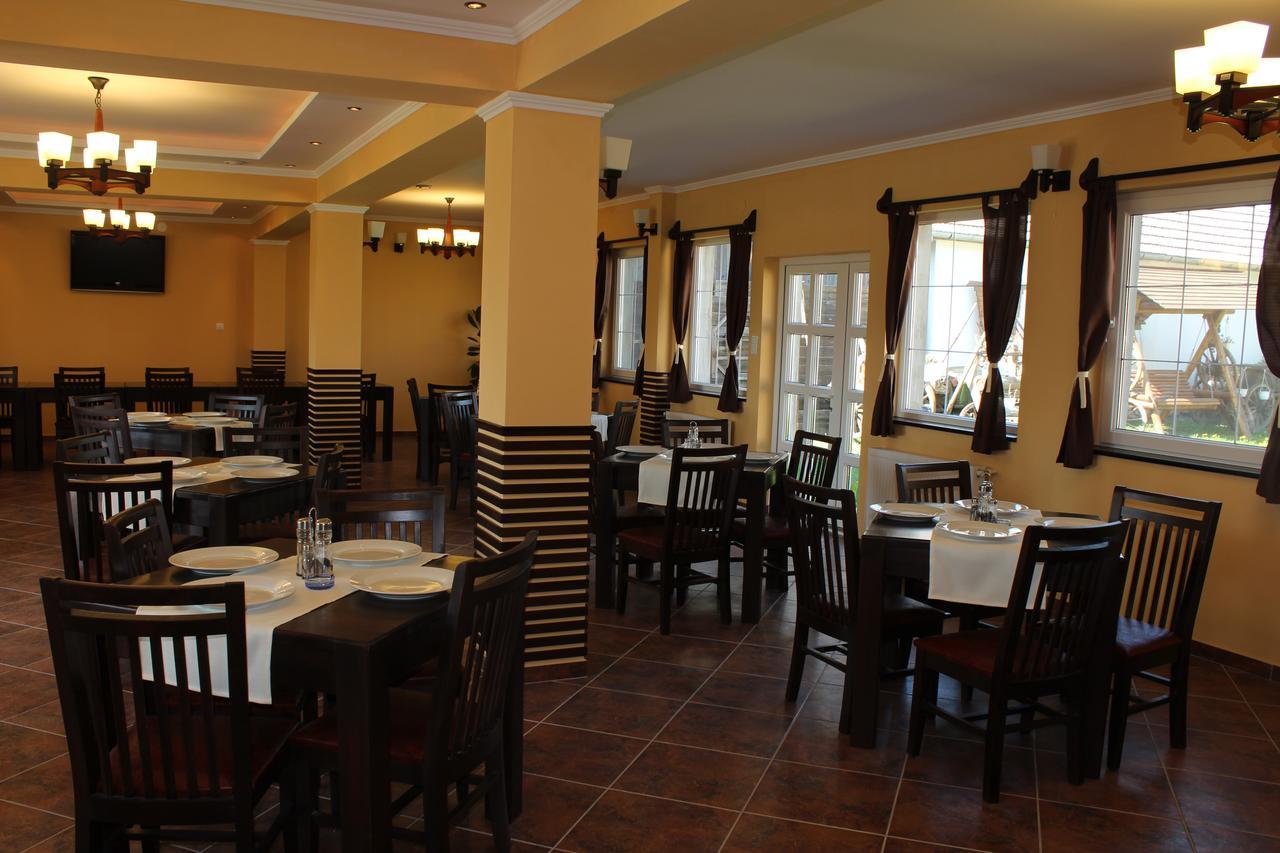 Gyongyvirag Panzio Acomodação com café da manhã Turia Exterior foto